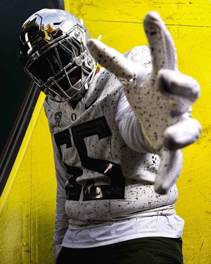 Oregon vs. ASU Uniforms 3